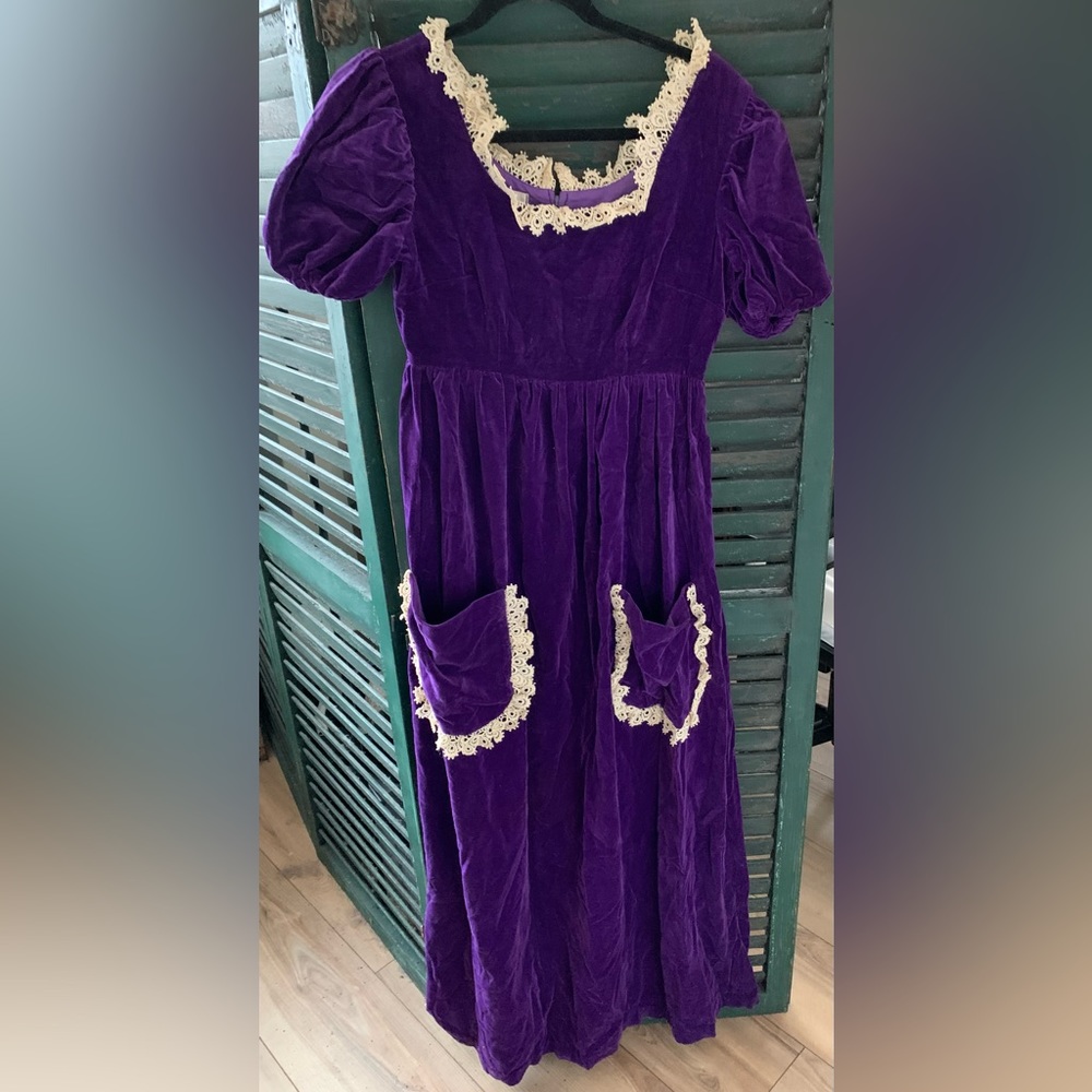 Vintage Couriers purple velvet peasant dress size 7/8